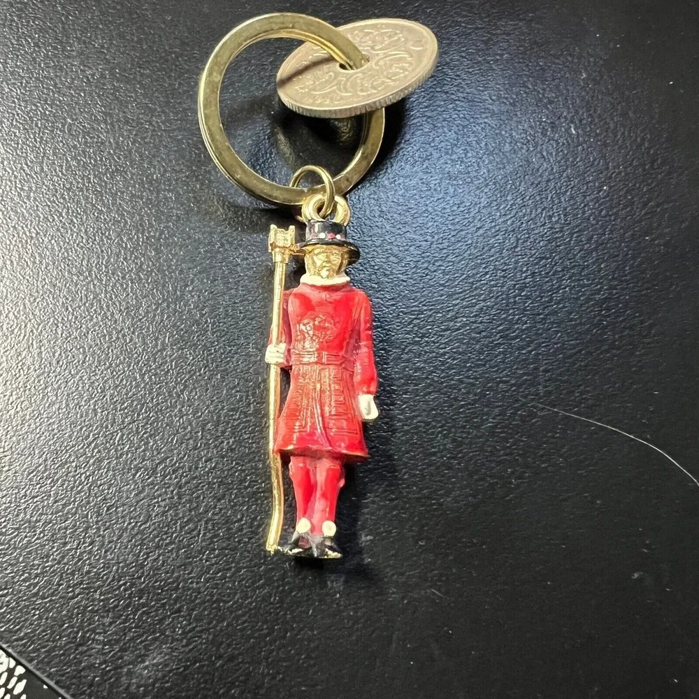 Vintage Beefeater Keychain Yeoman Warders at the Tower of London United Kingdom‎